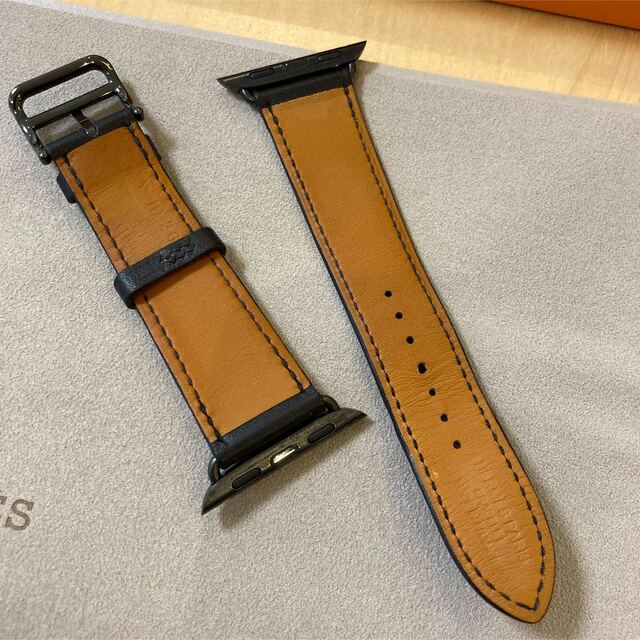 Hermes(エルメス)のHERMES アップルウォッチ シンプルトゥール スペースブラック メンズの時計(レザーベルト)の商品写真