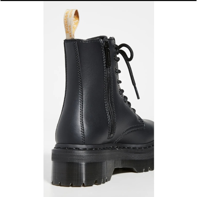 Dr.Martens(ドクターマーチン)のDr. Martens VEGAN JADON II MONO 8ホール レディースの靴/シューズ(ブーツ)の商品写真