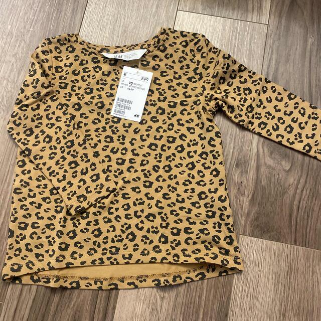 H&M(エイチアンドエム)のH&M kids レオパード柄ロンT 2枚セット キッズ/ベビー/マタニティのキッズ服女の子用(90cm~)(Tシャツ/カットソー)の商品写真