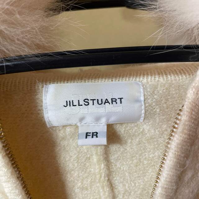 JILL by JILLSTUART(ジルバイジルスチュアート)のジルバイジルスチュアート　ファー付ケープ　ケープ付きパーカー レディースのジャケット/アウター(毛皮/ファーコート)の商品写真