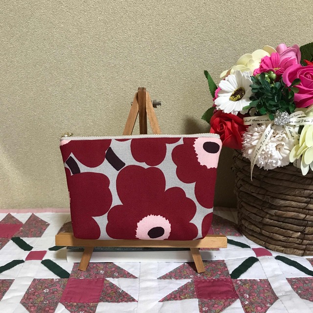 marimekko(マリメッコ)のマリメッコ  生地　ハンドメイド　新色　ミニウニッコ　16cmマチ付きポーチ ハンドメイドのファッション小物(ポーチ)の商品写真