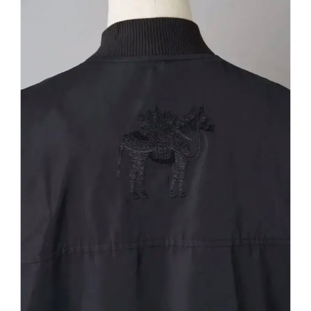 ear PAPILLONNER(イアパピヨネ)のイアパピヨネ キルティングベスト付き3WAY馬刺繍コート ブラック レディースのジャケット/アウター(ロングコート)の商品写真