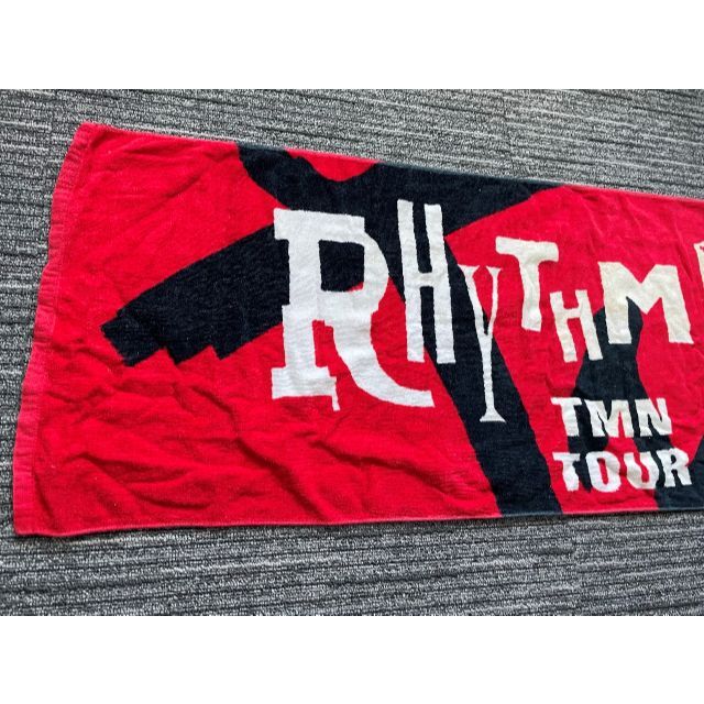 TMN RHYTHM RED TOUR タオル（中古品）【送料無料】 インテリア/住まい/日用品の日用品/生活雑貨/旅行(タオル/バス用品)の商品写真