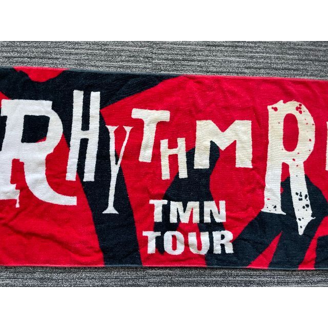 TMN RHYTHM RED TOUR タオル（中古品）【送料無料】 インテリア/住まい/日用品の日用品/生活雑貨/旅行(タオル/バス用品)の商品写真