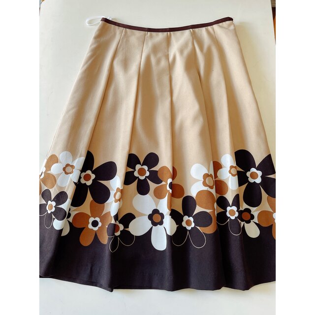 GALLERY VISCONTI(ギャラリービスコンティ)のギャラリービスコンティスカート レディースのスカート(ひざ丈スカート)の商品写真