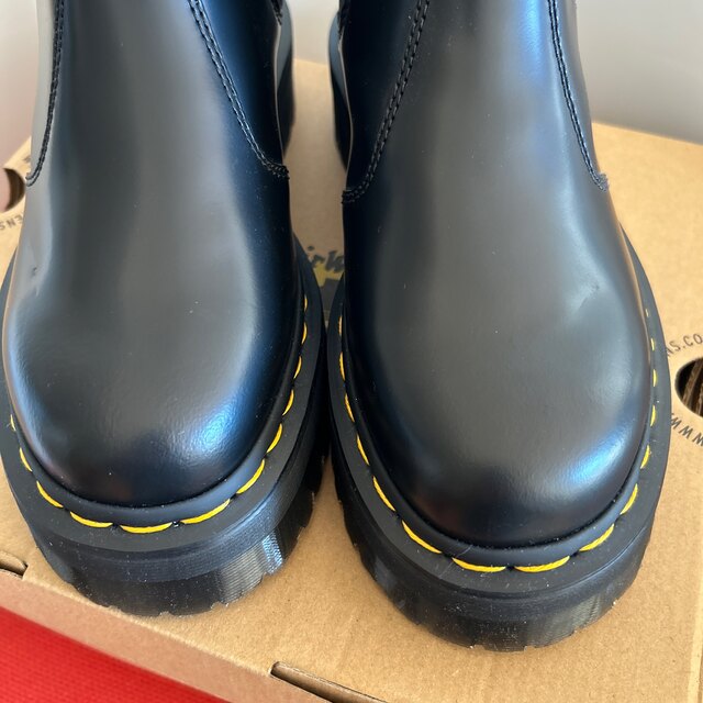 Dr.Martens(ドクターマーチン)の超美品☆Dr.Martens ドクターマーチン チェルシーブーツ厚底24㎝ レディースの靴/シューズ(ブーツ)の商品写真