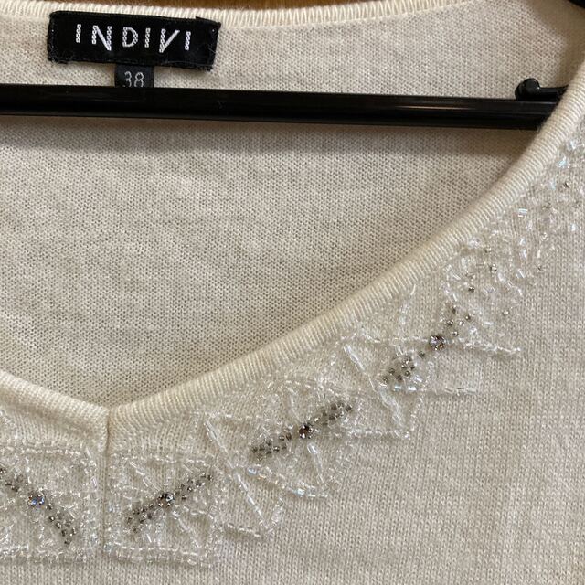 INDIVI(インディヴィ)のINVIDI ビーズ薄ニットM レディースのトップス(ニット/セーター)の商品写真