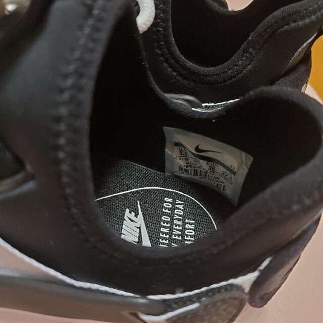 NIKE(ナイキ)のNIKE　ナイキ　エアハラチシティ　22.5cm　ブラックホワイト レディースの靴/シューズ(スニーカー)の商品写真