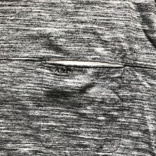 Abercrombie&Fitch(アバクロンビーアンドフィッチ)のアバクロ メンズTシャツ　グレー　Sサイズ メンズのトップス(Tシャツ/カットソー(半袖/袖なし))の商品写真