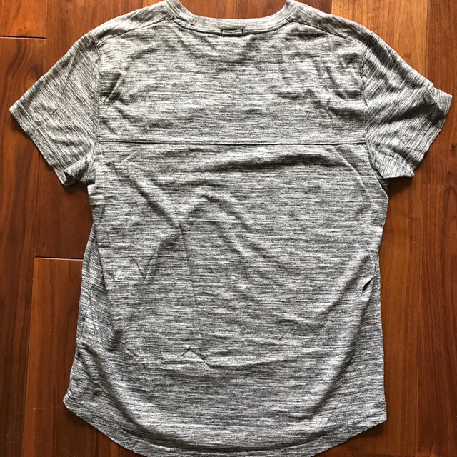 Abercrombie&Fitch(アバクロンビーアンドフィッチ)のアバクロ メンズTシャツ　グレー　Sサイズ メンズのトップス(Tシャツ/カットソー(半袖/袖なし))の商品写真