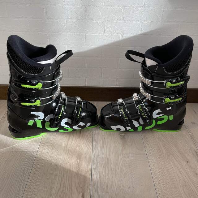 ROSSIGNOL(ロシニョール)のhana様専用☆ スキー靴　23.5㎝（ジュニア用） スポーツ/アウトドアのスキー(ブーツ)の商品写真