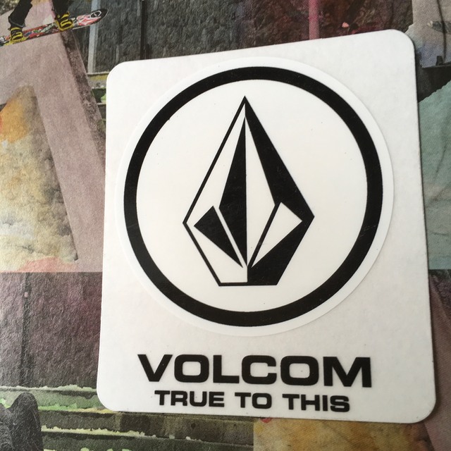 volcom(ボルコム)のVOLCOM ボルコムUS限定 非売品 激レアストーンロゴステッカー スポーツ/アウトドアのスノーボード(その他)の商品写真