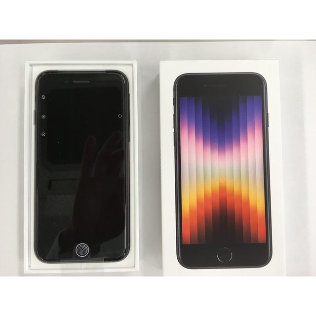 【新品未使用】iPhone SE3 64GB  ブラック スマホ/家電/カメラのスマートフォン/携帯電話(スマートフォン本体)の商品写真