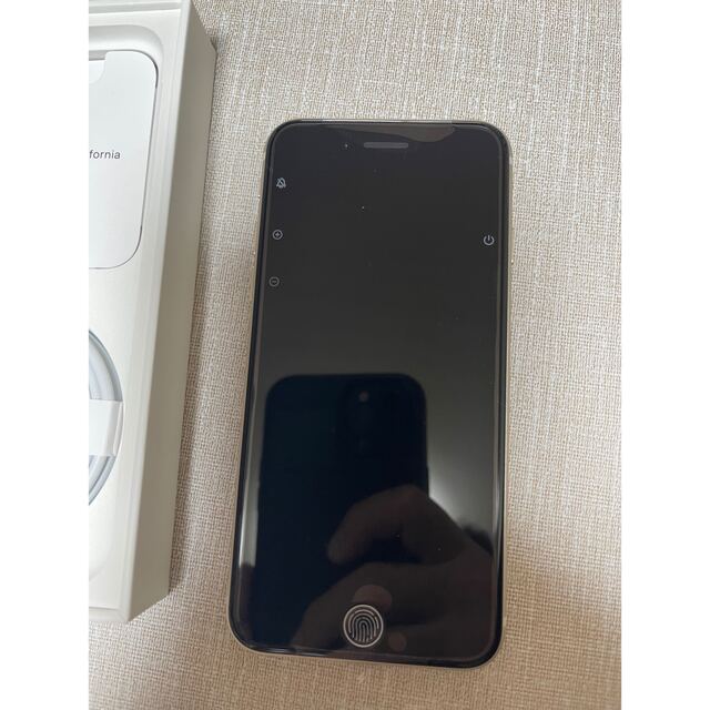 iPhone(アイフォーン)のApple iPhone SE 第3世代 64GB スターライト　ホワイト スマホ/家電/カメラのスマートフォン/携帯電話(スマートフォン本体)の商品写真