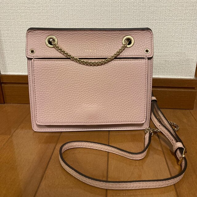 桜 印 新品✨フルラ FURLA チェーンショルダーバッグ LINE ライク 斜め