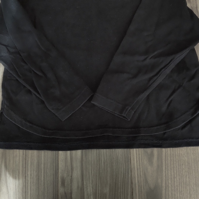 GU(ジーユー)のgu　黒　130　ロンＴ　カットソー キッズ/ベビー/マタニティのキッズ服男の子用(90cm~)(Tシャツ/カットソー)の商品写真