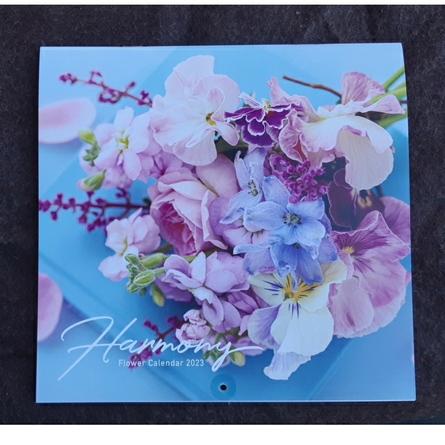 AVON(エイボン)のエフエムジー&ミッション【Harmony】Flower Calendar2023 インテリア/住まい/日用品の文房具(カレンダー/スケジュール)の商品写真