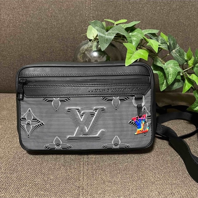 LOUIS VUITTON ルイ・ヴィトン ショルダーバッグ レア品