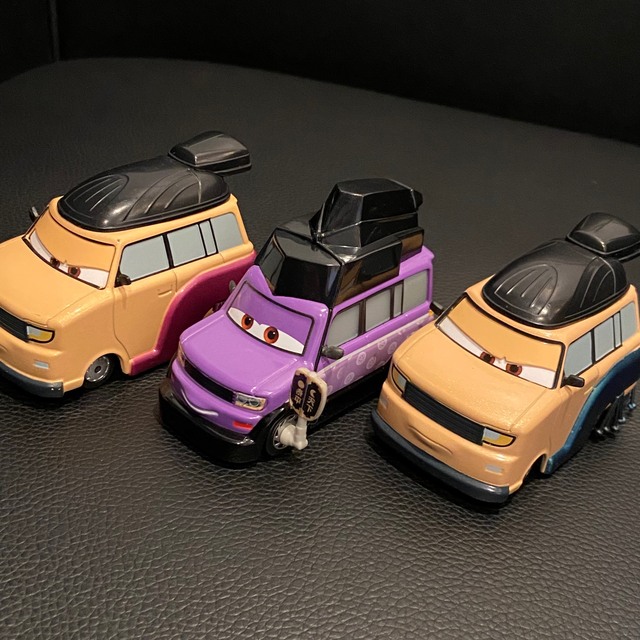 カーズ2 マテル 相撲 すもう 力士 行司 ３セット レア Cars2 sumo エンタメ/ホビーのおもちゃ/ぬいぐるみ(ミニカー)の商品写真