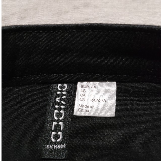 H&M(エイチアンドエム)のH&M　ミニ　スカート　ブラック　黒 レディースのスカート(ミニスカート)の商品写真
