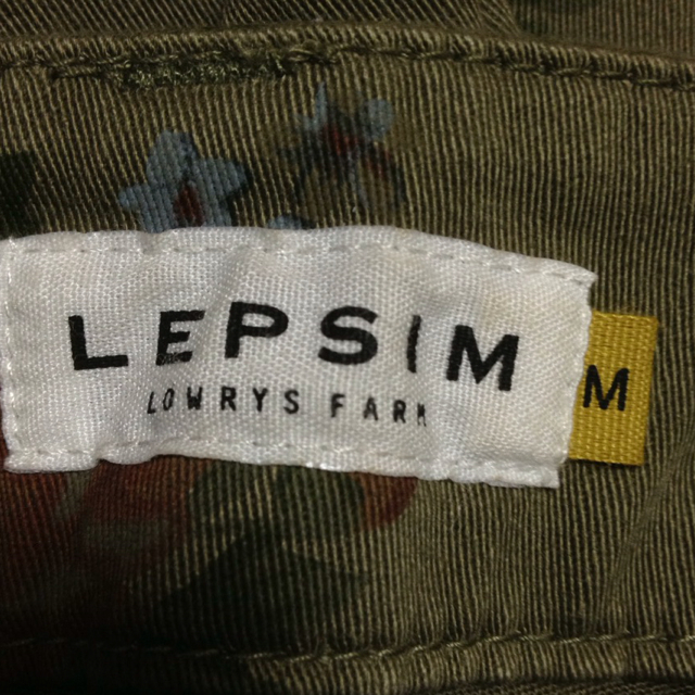 LEPSIM(レプシィム)のLEPSIM☆花柄カーキパンツ☆ レディースのパンツ(カジュアルパンツ)の商品写真