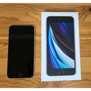 アップル(Apple)のiphone se 2 第二世代 64GB ホワイト SIMフリー(スマートフォン本体)