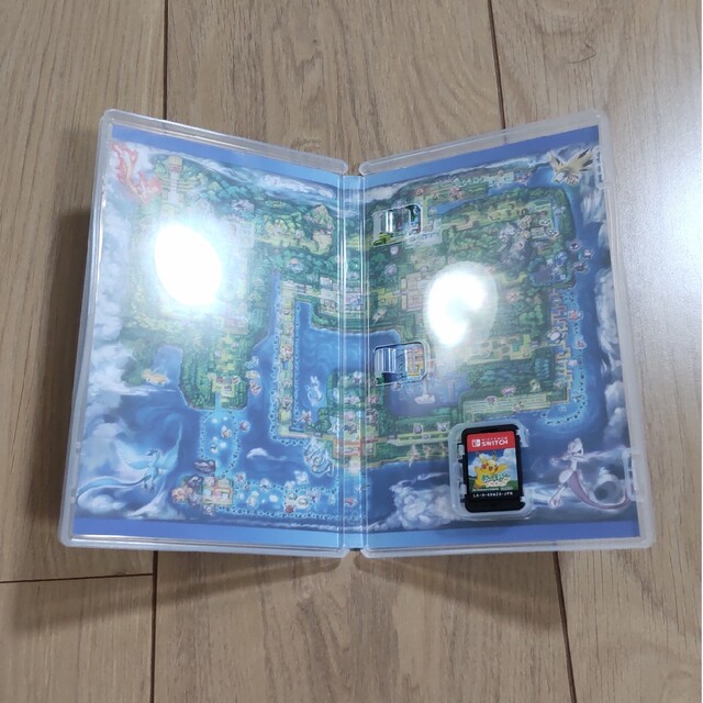 Nintendo Switch(ニンテンドースイッチ)のレッツゴー　ピカチュウ エンタメ/ホビーのゲームソフト/ゲーム機本体(家庭用ゲームソフト)の商品写真