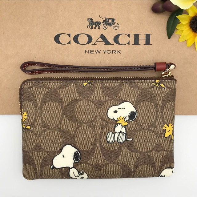 COACH ポーチ ☆大人気☆ コーナー ジップ リストレット スヌーピー 新品-