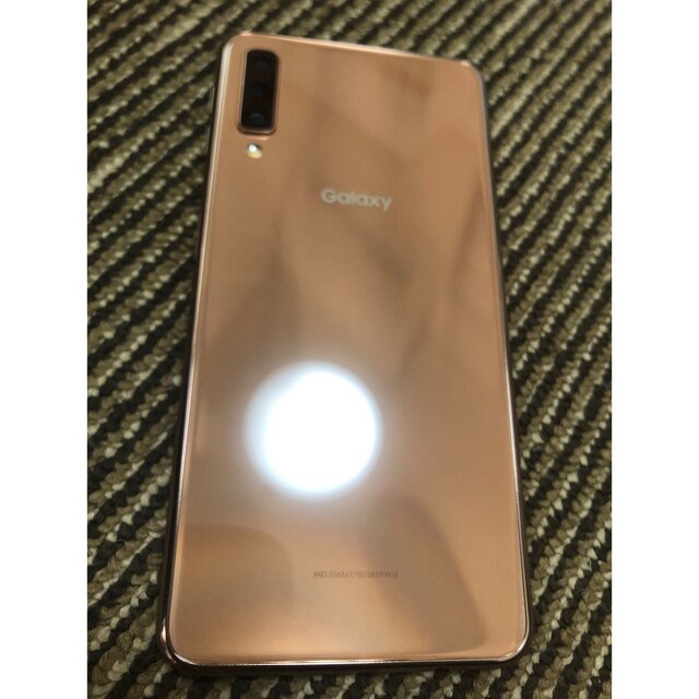 Galaxy(ギャラクシー)のGALAXY A7 本体　ゴールド スマホ/家電/カメラのスマートフォン/携帯電話(スマートフォン本体)の商品写真