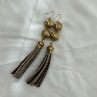 long antiqueタッセルピアス/イヤリング(イヤリング)