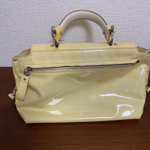Ferragamo(フェラガモ)のSalvatore Ferragamo フェラガモ エナメル　トートバッグ レディースのバッグ(ハンドバッグ)の商品写真