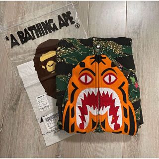 アベイシングエイプ(A BATHING APE)のA BATHING APE タイガーカモ　タイガーフルジップパーカー　グリーン(パーカー)