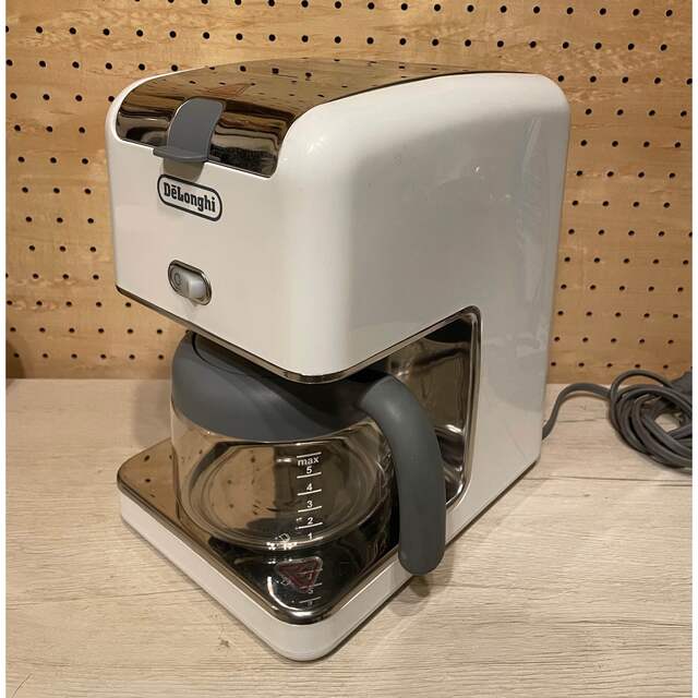 安いSALE】DeLonghi デロンギ コーヒーメーカー 白 CM300J の通販 by HIRO's  shop｜デロンギならラクマコーヒーメーカー