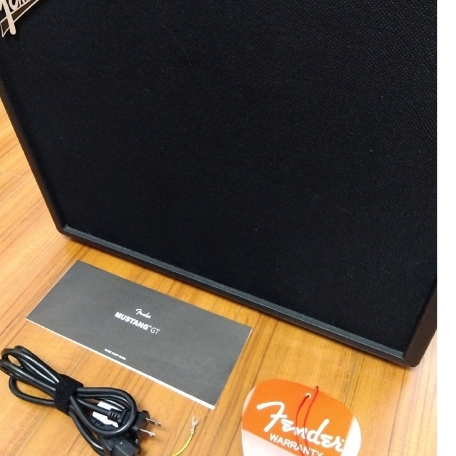 Fender(フェンダー)のFender MUSTANG GT100 ギターアンプ スマホ/家電/カメラのオーディオ機器(アンプ)の商品写真