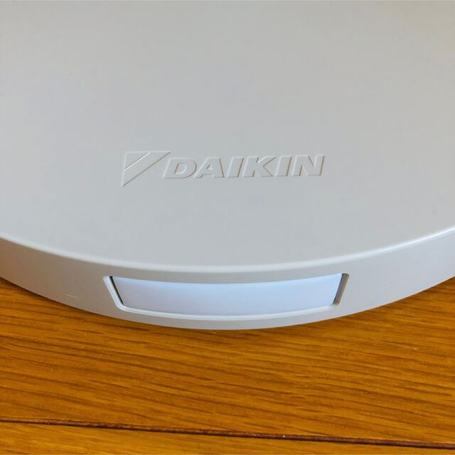 DAIKIN(ダイキン)の【ばぁ様専用】【美品】ダイキン 遠赤外線暖房機セラムヒートERFT11WSE7  スマホ/家電/カメラの冷暖房/空調(電気ヒーター)の商品写真