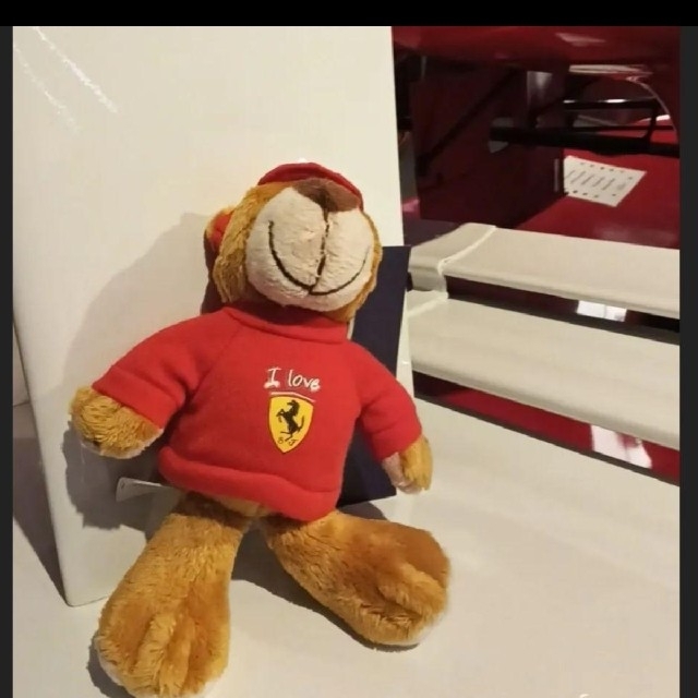 Ferrari(フェラーリ)のフェラーリ　くま　キーホルダー　人形　スポーツベア　シリアルナンバー　ホログラム レディースのファッション小物(キーホルダー)の商品写真