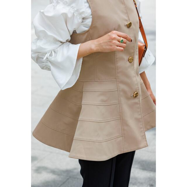クマパック∪ Bluelea peplum gilet ベージュ 新品未使用 blueleaの