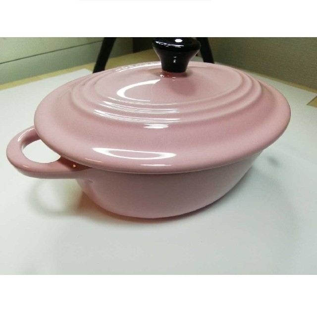 LE CREUSET(ルクルーゼ)のA1111 ル・クルーゼ ミニ・オーバル・ココット サテンピンク 桃色 箱付き インテリア/住まい/日用品のキッチン/食器(食器)の商品写真