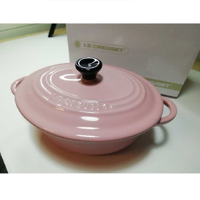 LE CREUSET(ルクルーゼ)のA1111 ル・クルーゼ ミニ・オーバル・ココット サテンピンク 桃色 箱付き インテリア/住まい/日用品のキッチン/食器(食器)の商品写真