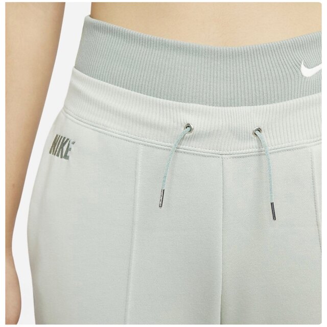 NIKE(ナイキ)のまほ様専用NIKEアイコン クラッシュ フリース ジョガー パンツ レディースのトップス(トレーナー/スウェット)の商品写真