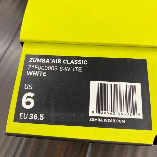 Zumba(ズンバ)の新品未使用ズンバシューズ　ホワイト スポーツ/アウトドアのトレーニング/エクササイズ(トレーニング用品)の商品写真