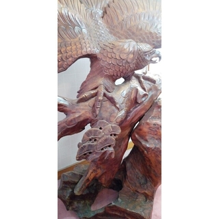 引き取り限定】 木彫り 鷹の置物 レトロ アンティーク 飾り物 大型の
