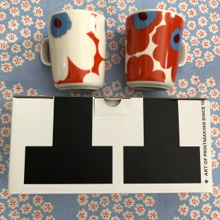 マリメッコ(marimekko)の【新品未使用箱入り】マリメッコ ウニッコ マグカップ ペア 2こ トマトレッド(グラス/カップ)