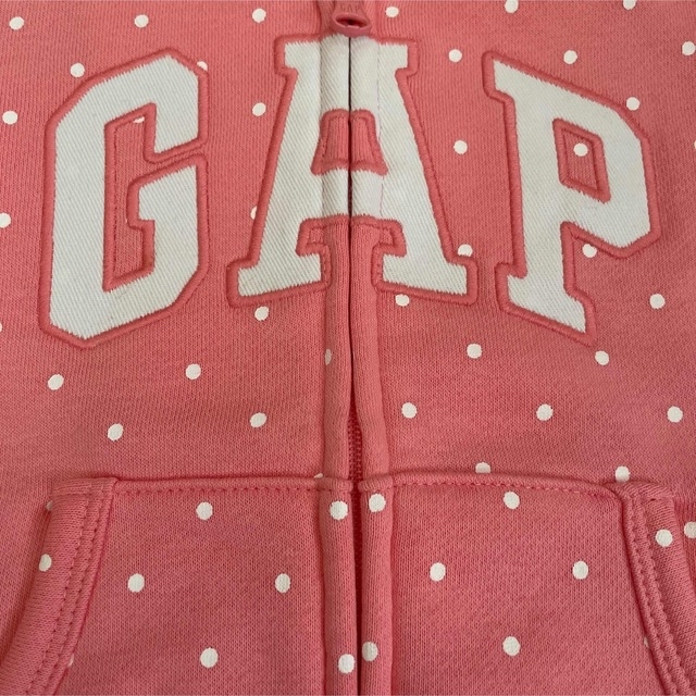 babyGAP(ベビーギャップ)の新品、未使用♡ベビーギャップ　フード付きジップアップパーカー　90 キッズ/ベビー/マタニティのキッズ服女の子用(90cm~)(ジャケット/上着)の商品写真