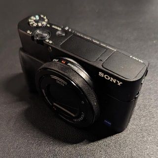 ソニー(SONY)のRX100M5(コンパクトデジタルカメラ)