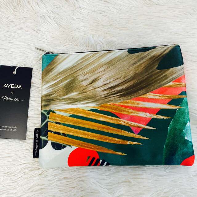 AVEDA(アヴェダ)のAVEDA×3.1 Phillip Lim コスメティック ポーチ 新品未使用 レディースのファッション小物(ポーチ)の商品写真