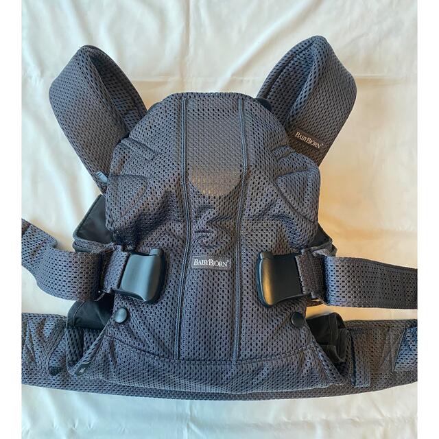 BABYBJORN(ベビービョルン)の【ベビービョルン】ベビーキャリアONE KAI  抱っこひも　アンスラサイト キッズ/ベビー/マタニティの外出/移動用品(抱っこひも/おんぶひも)の商品写真