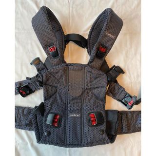 ベビービョルン(BABYBJORN)の【ベビービョルン】ベビーキャリアONE KAI  抱っこひも　アンスラサイト(抱っこひも/おんぶひも)