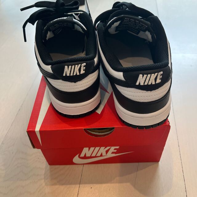 NIKE(ナイキ)の新品NIKE WMNS DUNK LOW "WHITE/BLACK"23.5cm レディースの靴/シューズ(スニーカー)の商品写真