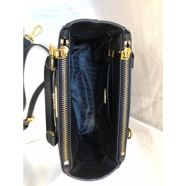 バッグ　サフィアーノ　風　ショルダー レディースのバッグ(ショルダーバッグ)の商品写真